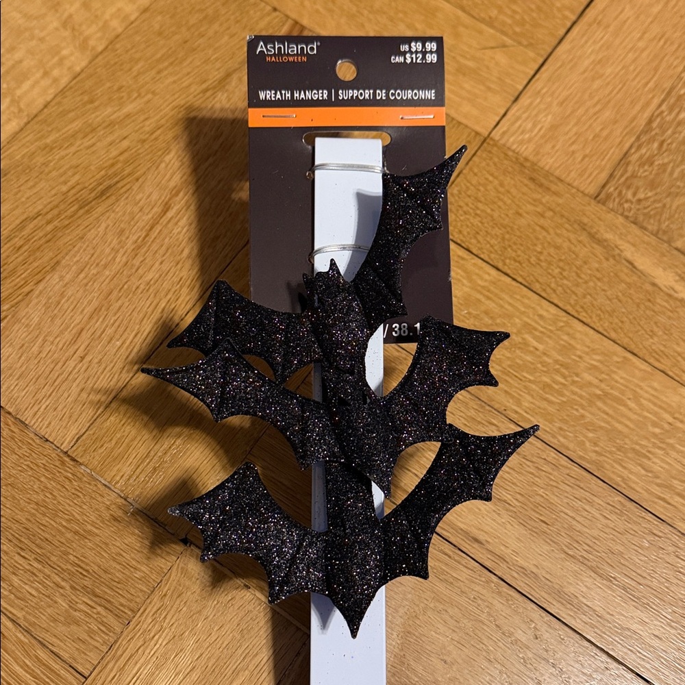 NWT 15” White Over-the-Door Hook with 3 Black Glitter Bats 🦇 - Picture 2 of 7